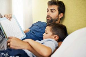 سودمندی‌های خواندن داستان قبل از خواب برای کودکان