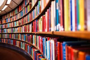 ضعف کتابخوانی در کتابخانه‌های بی بضاعت مدارس ریشه دارد