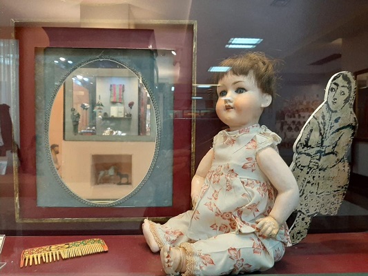 عروسک موزه کودکی