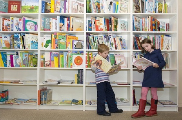 کتاب‌فروشی و خرید کتاب برای کودک