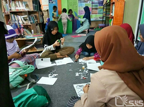 کتابخانه سیار در اندونزی ماتا آکسارا