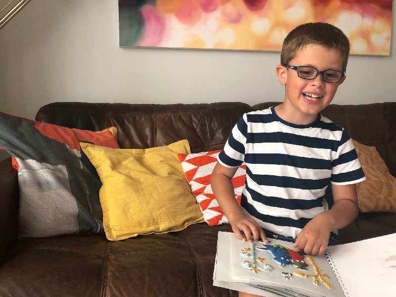 طراحی محیط و کتاب برای تعامل غیرکلامی