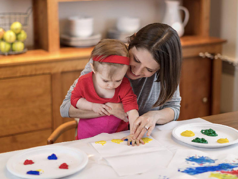 بازی و دستورزی فعال با کودکان در خانه