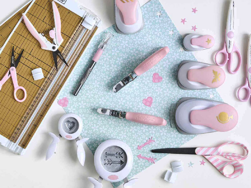 ابزارهای ساده برای ساخت کاردستی با کودکان در خانه 