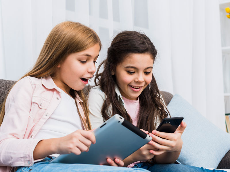 خواندن کتاب دیجیتال با نوجوانان