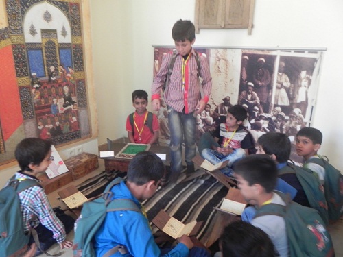 کودکان کار در روز مبارزه با کار کودکان در موزه تاریخ فرهنگ کودکی
