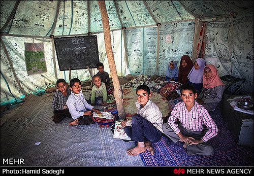 دستان یخ زده دانش آموزان عشایر خوزستان چشم انتظار گرمای نگاه مسئولان