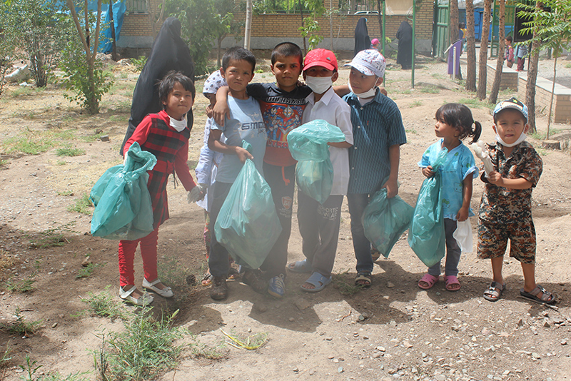 پاکسازی روستای محمودآباد از زباله به همت کودکان خانه فرهنگ