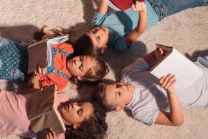 بنیان‌های نظری ادبیات کودکان؛ از تعریف تا جایگاه فرهنگی