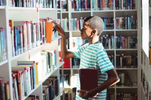 کتاب‌درمانی نوجوان - استفاده از کتاب برای رشد هیجانی و آرامش ذهنی