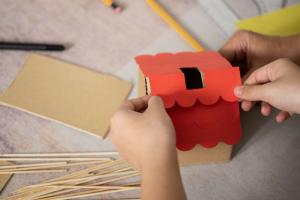 ساختن خانه‌ی افسانه‌ای با کلاژ