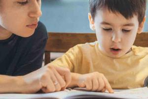 چگونه با کودکان دارای اختلالات حرکتی کتاب بخوانیم؟