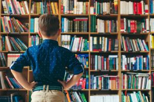 چطور برای کودک دبستانی کتاب انتخاب کنیم؟