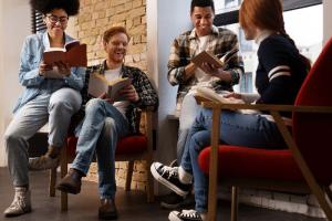 خواندن گروهی یا هم‌خوانی نوجوانان - روش مشارکتی برای لذت و یادگیری از کتاب