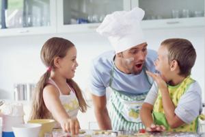 آشپزی با کودکان با پخت ساده‌ترین بیسکوییت جهان