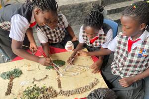 کاردستی با وسایل دورریختنی در مدرسه