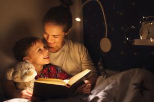 خواندن خلاق یا بازآفرین؛ وقتی کودک داستان را از نو می‌سازد