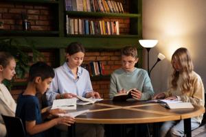 حلقه گفت‌وگوی کتاب - ترویج فرهنگ گفت‌وگو و تحلیل جمعی در خواندن