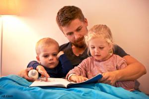 چگونه با کودک تان از کتاب خواندن لذت ببرید؟