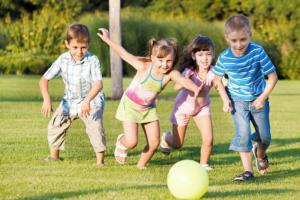 بازی های گروهی مناسب برای کودکان در تعطیلات نوروزی