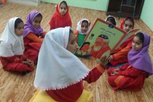 اثربخشی قصه‌گویی گروهی در افزایش عزت‌نفس دختران کلاس دومی