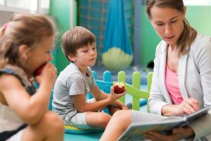 مدرسه‌ای که می‌خواند؛ نقش مربیان و محیط آموزشی در ترویج عادت به مطالعه