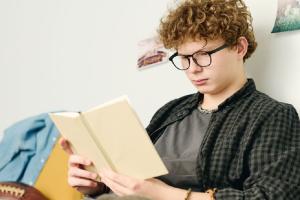 مدل خواندن انتقادی نوجوان - پرورش تفکر نقاد در مطالعه و تحلیل متن مدل خواندن انتقادی نوجوان - پرورش تفکر نقاد در مطالعه و تحلیل متن