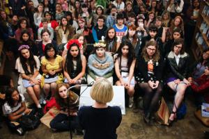 چهره‌های محبوب و سلبریتی‌های کتاب‌خوان؛ الگوهای نو برای نوجوانان امروز