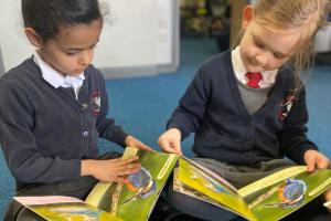 کودک نوخوان؛ چگونه در سال‌های آغاز مدرسه او را به خواندن علاقه‌مند کنیم؟