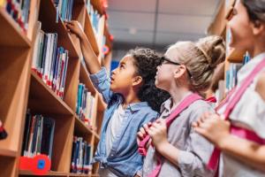 پیشنهادهایی برای گفت‌وگو درباره کتاب با کودکان ۹ تا ۱۲ ساله