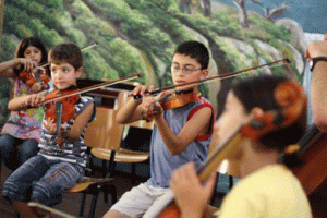کودکان فلسطینی با موسیقی جنگ را جا می‌گذارند!