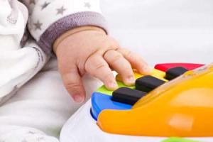 آموزش موسیقی برای رشد نوزادان مفید است