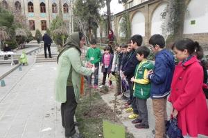 موزه فرهنگ کودکی با کاشت نهال روز درختکاری را جشن گرفت