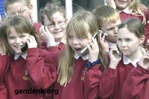 ورود تلفن همراه دانش آموزی به مدارس 