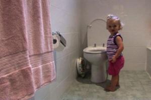 بهترین زمان آموزش استفاده از دستشویی به کودکان 