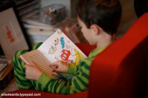 چطور یک کودک کتاب خوان می‌شود؟ 