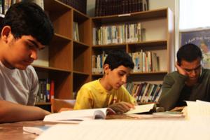 آشنا کردن دانش آموزان اول و دوم راهنمایی با کتابخانه به عنوان ابزار مهم پژوهش