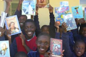 ایرلندی ها ازترویج کتابخوانی در میان کودکان زیمباوه پشتیبانی می کنند!