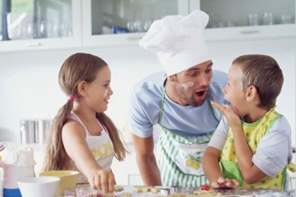 آشپزی با کودکان با پخت ساده‌ترین بیسکوییت جهان