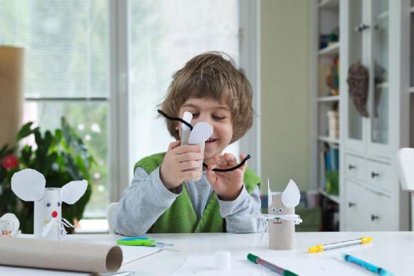 ساخت کاردستی با وسایل دورریختنی در خانه