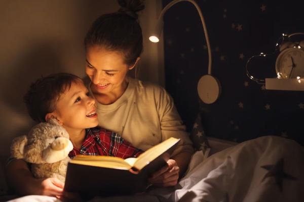 خواندن خلاق یا بازآفرین؛ وقتی کودک داستان را از نو می‌سازد