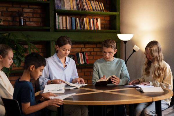 حلقه گفت‌وگوی کتاب - ترویج فرهنگ گفت‌وگو و تحلیل جمعی در خواندن