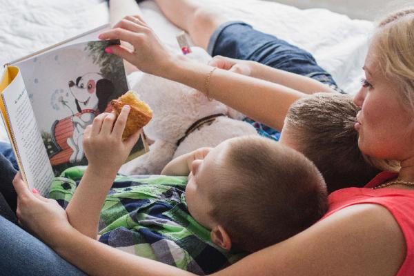 نقش والدین در شکل‌گیری عادت کتاب‌خوانی در کودکان و نوجوانان