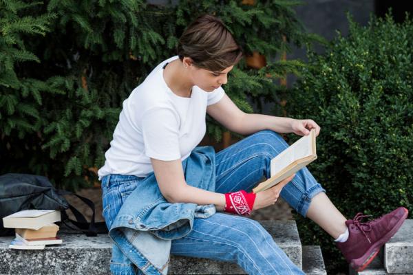 خواندن در دنیای نوجوان؛ چگونه کتاب را با علایق او پیوند دهیم؟