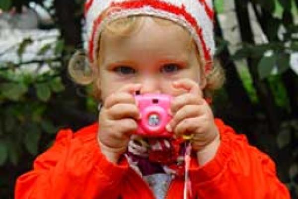 ۱۱ گام ساده برای عکاسی کودکان از طبیعت