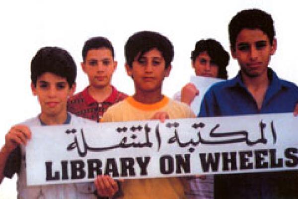 کتابخانه ی چرخ دار برای مدارا  و صلح 
