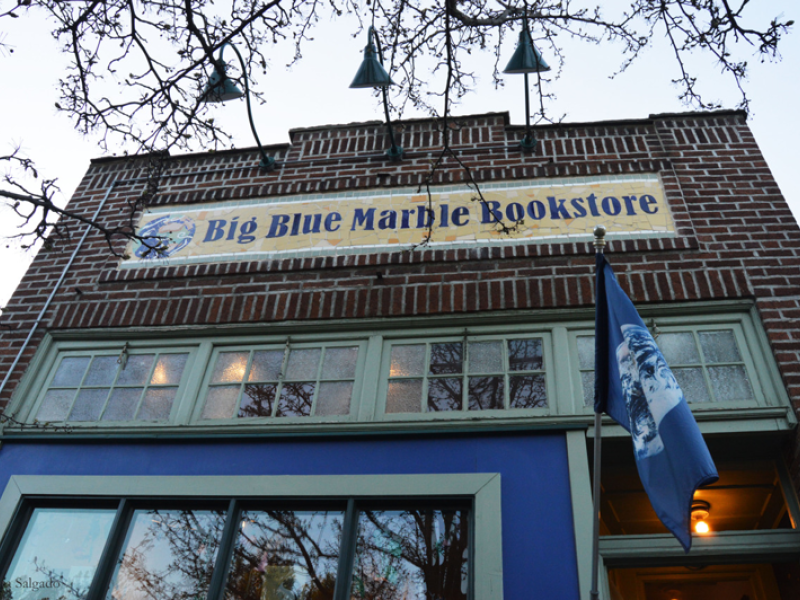 کتاب‌فروشی Big Blue Marble Bookstore