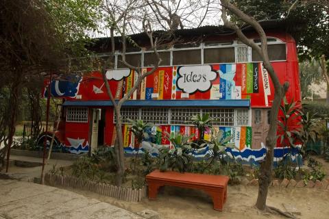کتابخانه اتوبوسی هزار و یکشب