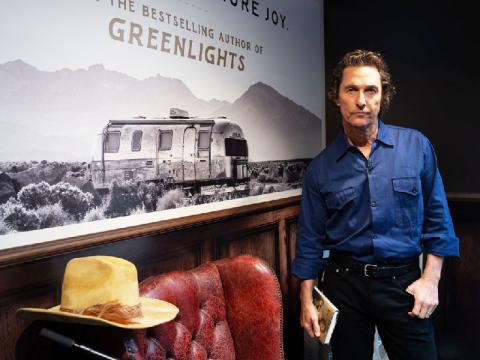 ورزشکاران، هنرمندان و نویسندگان؛ وقتی الگوهای اجتماعی ترویج‌گر کتاب می‌شوند