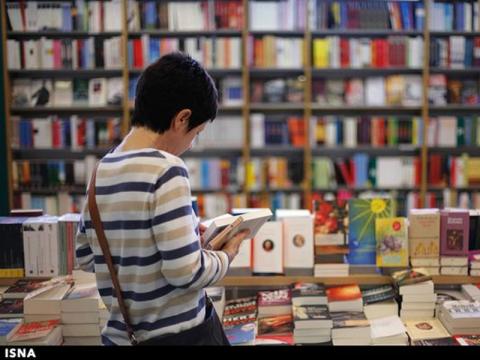 ناشران کمک‌آموزشی نمایشگاه را از فضای فرهنگی به فضای تجاری تبدیل می‌کنند